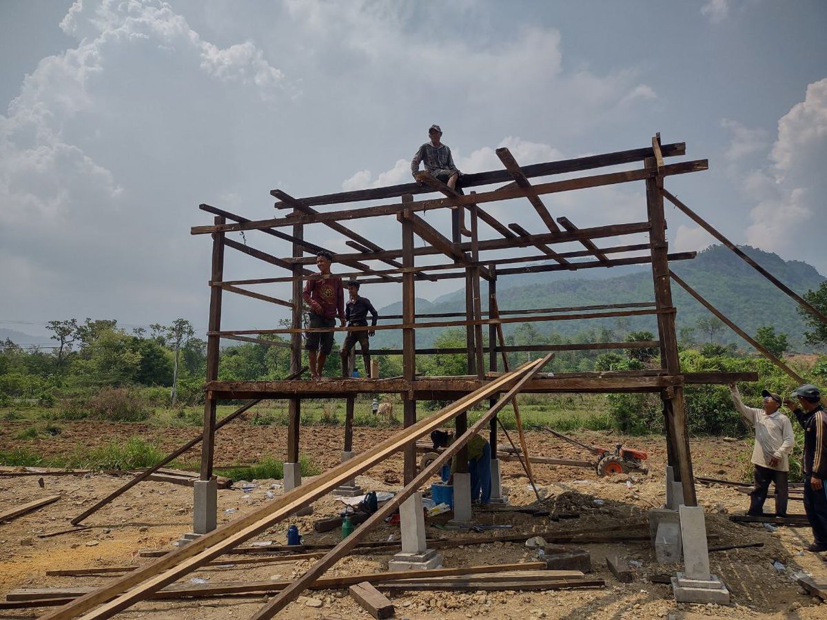 Tampor Village — conservation volunteers in the Phnom Samkos Wildlife Sanctuary
